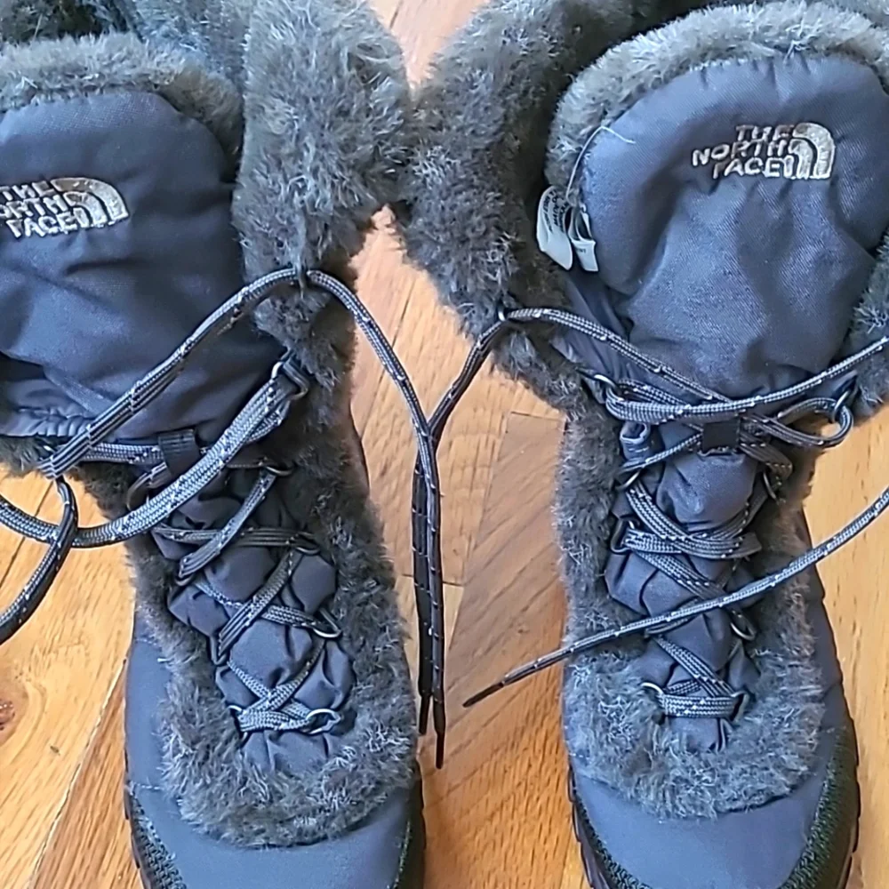 The North Face Olive Green Size 7.5 Goose Down Boots